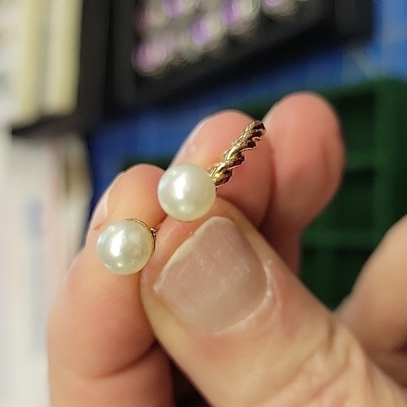 Pearl Faux Gold Tone Ring Size 8 adjustable - Picture 3 of 3